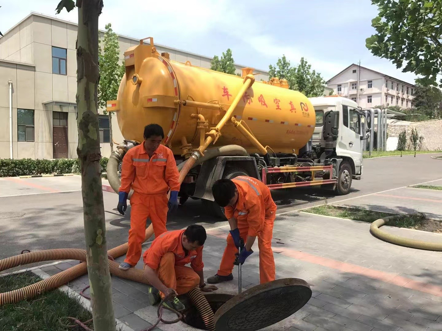 古蔺化粪池清理与5-8吨吸粪车施工效率分析